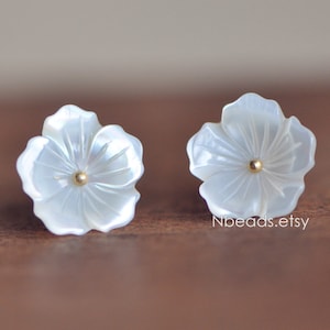 10pcs White Mother of Pearl Flowers 12mm, Center Drilled Carved Shell Flowers (#V1255)