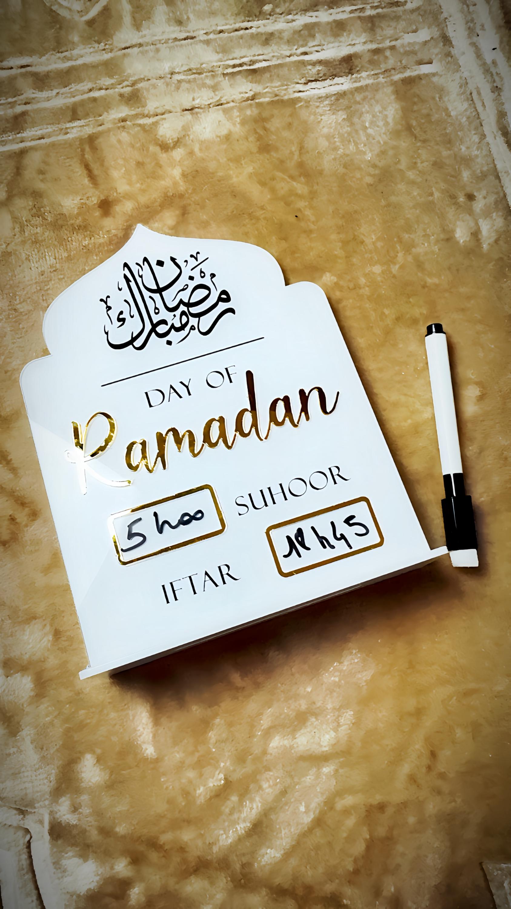 Décoration Table Ramadan 'Mubarak' - Bois Pin Et Métal Doré 24x4.5cm