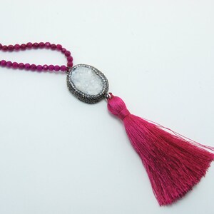 Witte Druzy Gemstone roze granaat edelsteen, zijden kwast ketting, lange ketting, cadeau voor vrouwen, de Gift voor vrouw