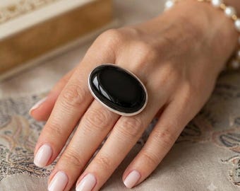 Oval Black Onyx Gemstone: 925 Sterling Silver Ring