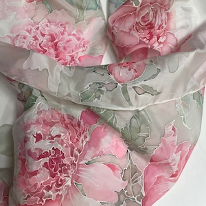 Stoffige roze zijden sjaal vrouw - sjaal met pioenrozenprint - handgeschilderde zijden sjaal - met de hand omzoomde zijden sjaal - cadeau-idee voor vrouwen - TE BESTELLEN