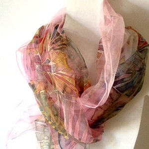 Écharpe en soie peinte à la main, écharpe en soie rose, écharpe en soie florale, écharpe en soie en mousseline de soie, tour de cou en soie, châle peint à la main pour femme. COMMANDER