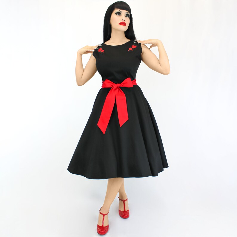 Red Roses Sleeveless Black Circle Dress image 2