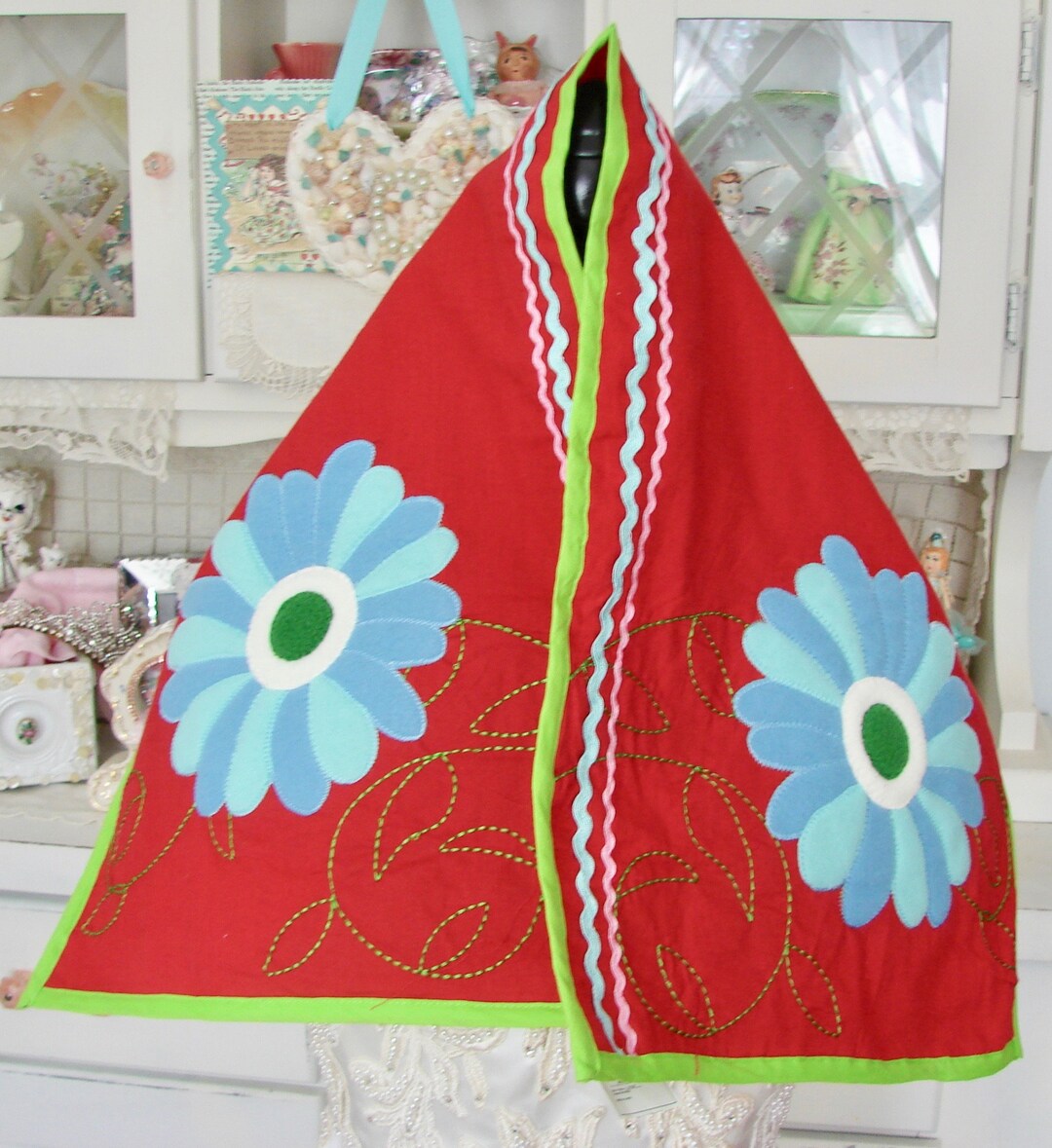 Red Ric Rac Table Runner Red Cotton Table Runner With Blue Felt Flower Applique, Ric Rac Edge ...
