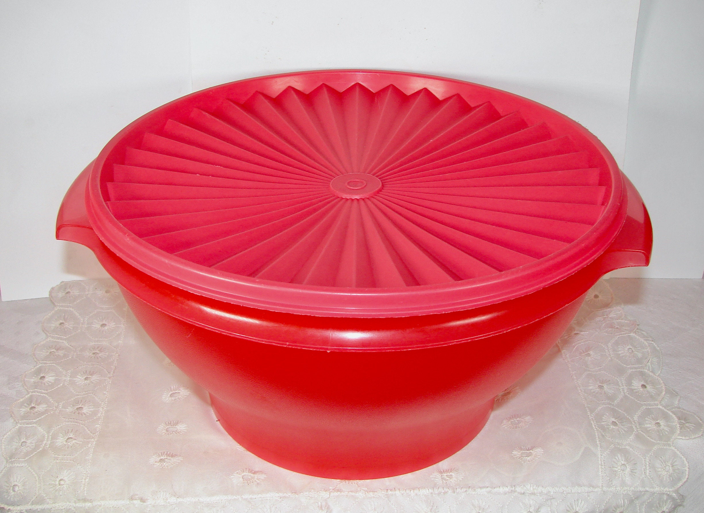 Three Large Red Tupperware Bowls - 1 lid - Lil Dusty Online Auctions - All  Estate Services, LLC