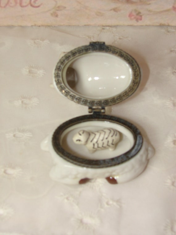 Choice: Vintage Ceramic Hinged Trinket, Pill Boxe… - image 3