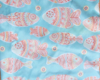 Oblong Cynthia Rowley Blue and Pink Fish Adorned Tablecloth