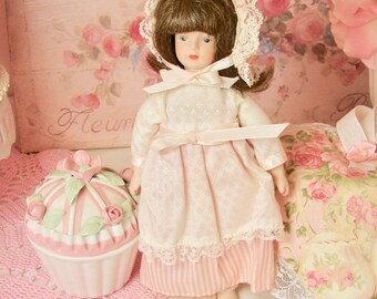 Gift World Of Gorham Doll Of The Month July Ivory Eyelet Dress Hat Porcelain