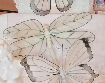 Grandes mariposas vintage y tapices de tela de libélula / muselina