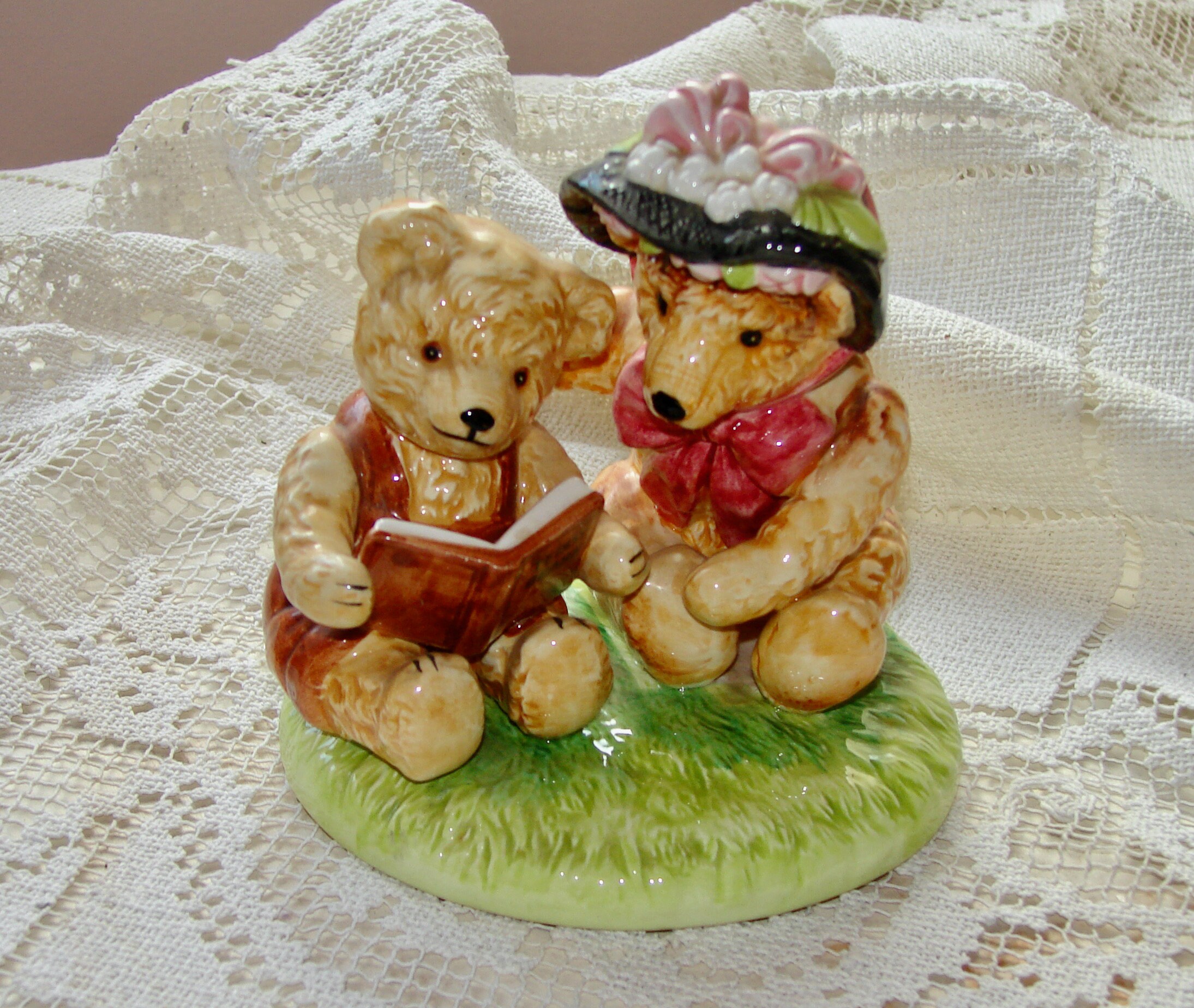 Vintage Teddy Bears Ceramic Figurine, 1995 Bialosky Friends
