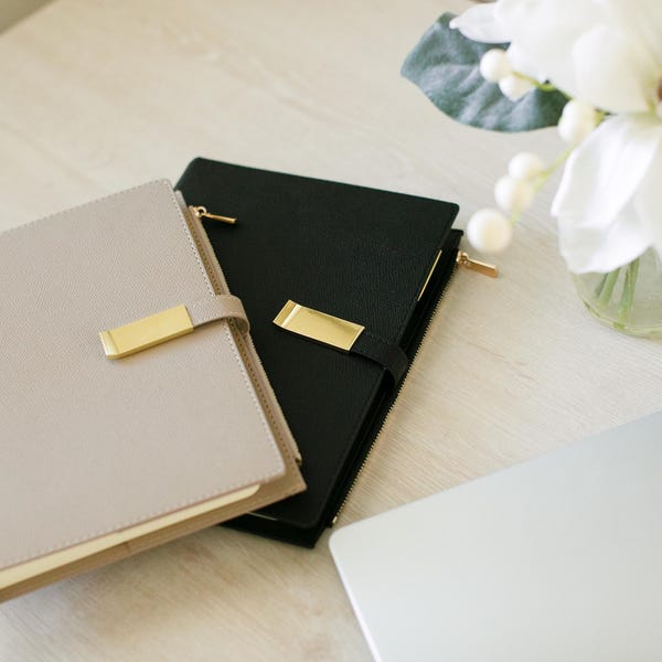 A5 Refillable Binder Planner, Leather Notebook Organizer with Zipper Pocket, Pen Holder and a Pen