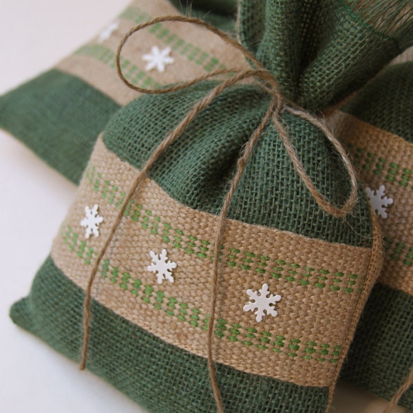 Burlap Gift Bags, Set of FOUR, Size 7" x 11", Snowflake, Farmhouse, Shabby Chic Christmas Wrapping, Packaging, Jute Webbing, Christmas Party