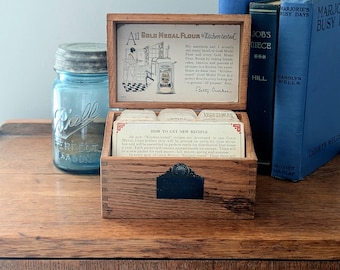 Antique 1920s Recipe Box with Recipe Cards - Gold Medal Flour