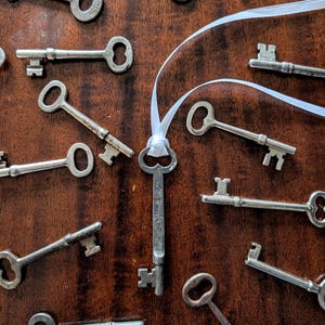 Vintage & Antique Skeleton Keys - Authentic Vintage Metal Keys - Weddings, Special Event Decor, Crafting, Collecting - Randomly Selected
