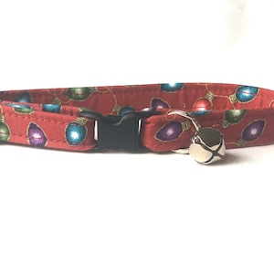 Collare kitty in luci natalizie