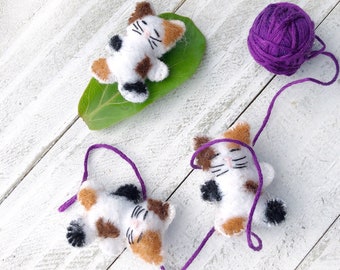 Tiny stuffed calico kitty cat, Pocket pet, miniature calico kitten ornament, charm, mini felt stuffed animal, cat lover gift plushie stuffie