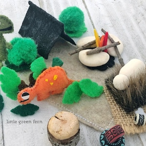 Little felt Dinosaur play kit.  birthday gift. Stocking stuffer. Small travel toy for car ride. Open ended sensory prehistoric play scene