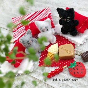 Miniature kitty doll set for girl, Personalized pocket pet, wee tiny stuffed cat felt plushie, quiet toy, travel play set