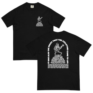 Die Nacht, in der die Skelette zum Leben erwachten, stückgefärbtes T-Shirt. Ich denke, man sollte Tee stehen lassen. Komfortfarben ITYSL Tim Robinson Bekleidung.