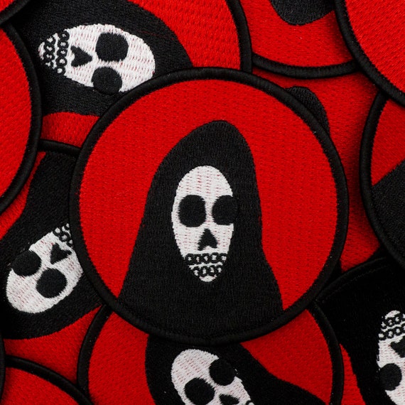 Parche bordado de calavera de la muerte. Insignia de calavera con capucha.  Parche termoadhesivo espeluznante y oscuro para Halloween. - Etsy México, image size:570x570