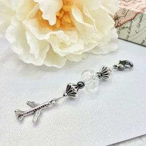 Dije de cremallera de avión (para billeteras, vestidos y bolsos de mano. Cuentas de cristal. Dije de avión. Joyas para azafatas, pilotos y agentes de puerta)