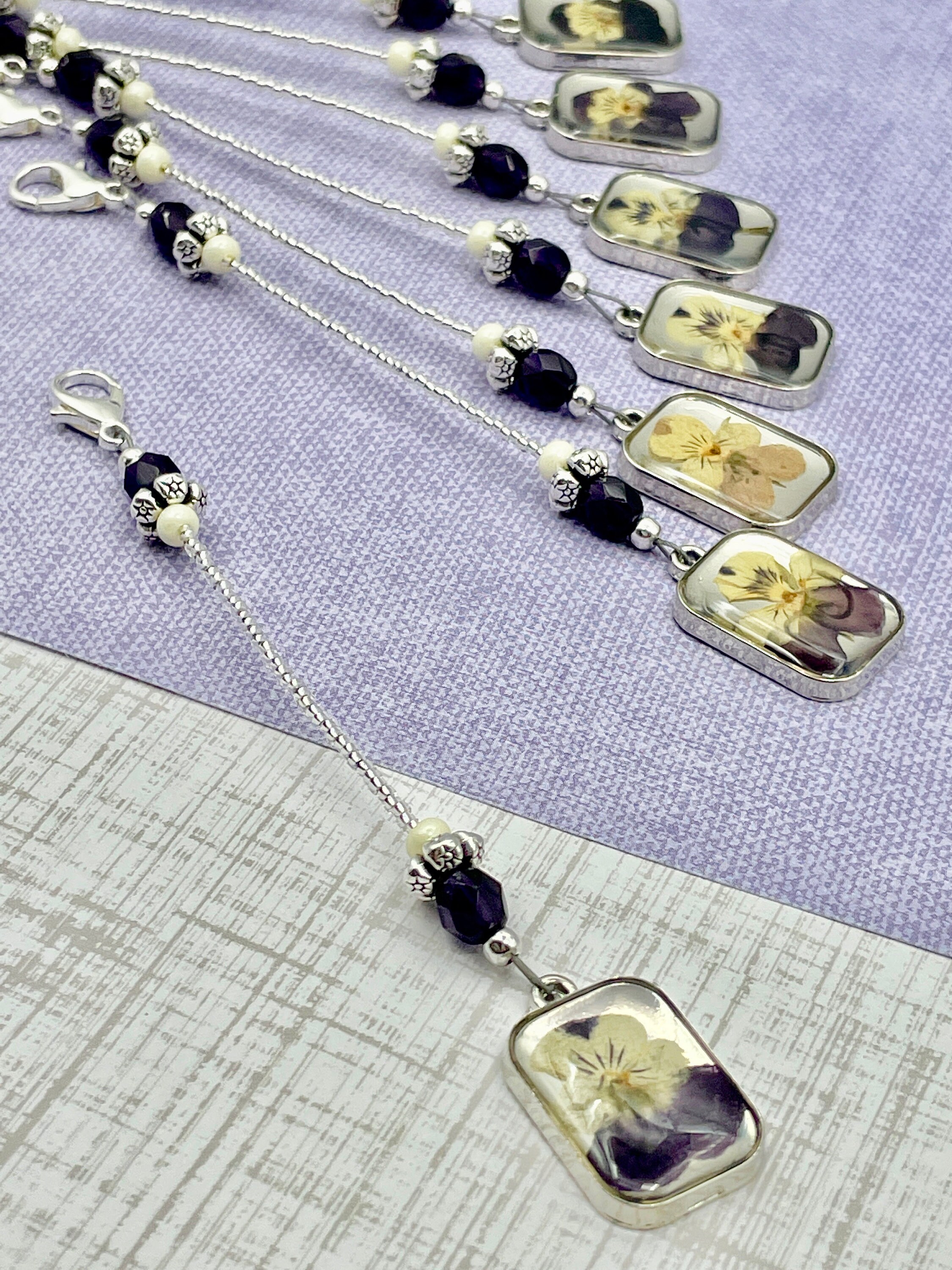 Set of 8 Formal Dress Zipper Pulls Violets, Flowers, Wedding Charm, Wedding Token, Gift Ideas, for Bridesmaid, Remembrance, Zipper Charms Accessoires Sleutelhangers & Keycords Ritshangers 