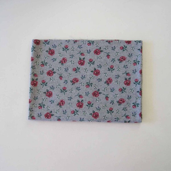 Cone Mills Vintage Flannel Fabric Remnant Floral Roses Gray Red – Half Yard Width 63”