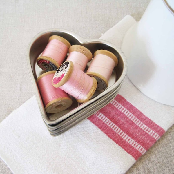 Set of 4 Vintage Heart Shaped Jello Pastry Molds Tins Metal 3.75” 005 Rustic Primitive Farmhouse Valentine Decor