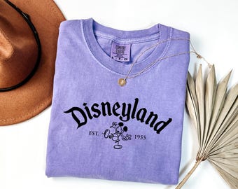 Comfort Colors ® Disneyland Est 1955 tröja, retro Mickey Crew Neck, retro Disney Park t-shirt, klassisk logotyptröja, topp med Kalifornientema