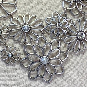 Lia Sophia Cut out Flowers, Faux pearls, Faux crystals, Statement Necklace, Silver tone Necklace, 17" with a 3" extender