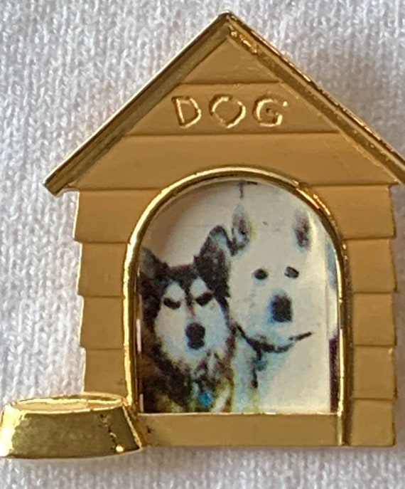 JJ Jonette Gold tone Dog House Frame brooch 1980's