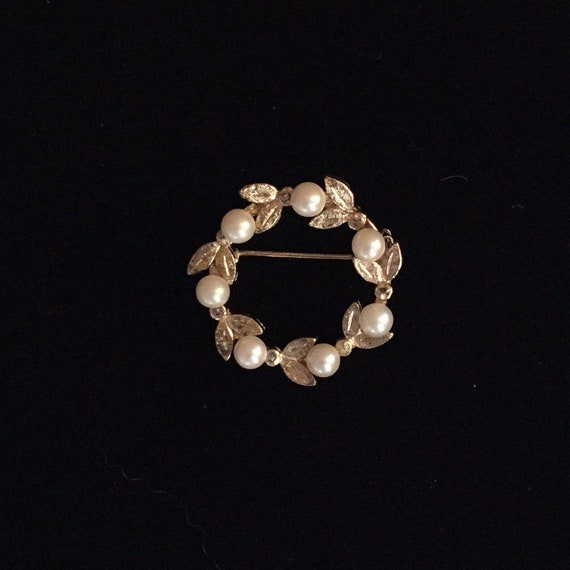Pearls and Leaves Rhinestone Wreath Brooch - image 3