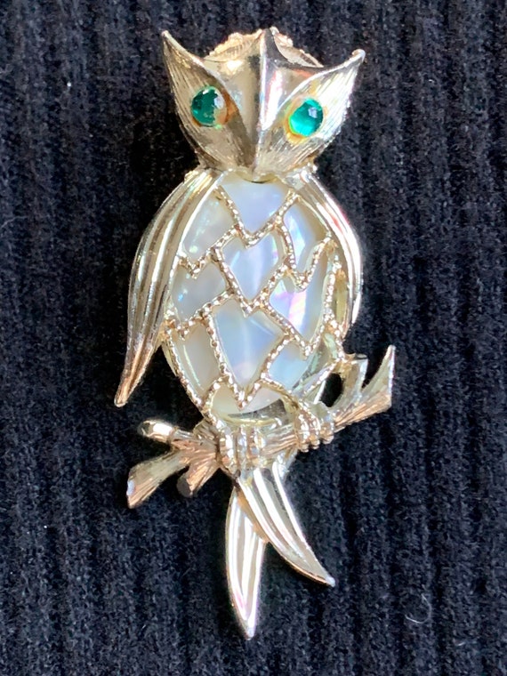 Adorable Mother of Pearl Jelly belly Owl with Bea… - image 3