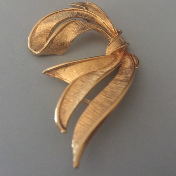 Napier Brushed Satin Gold Tone Droopy Bow Brooch P