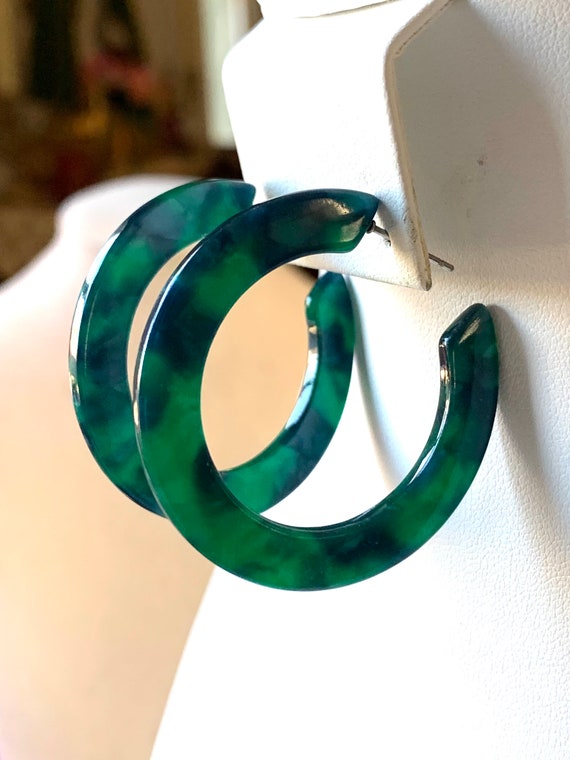 Green tortoise shell best sale earrings