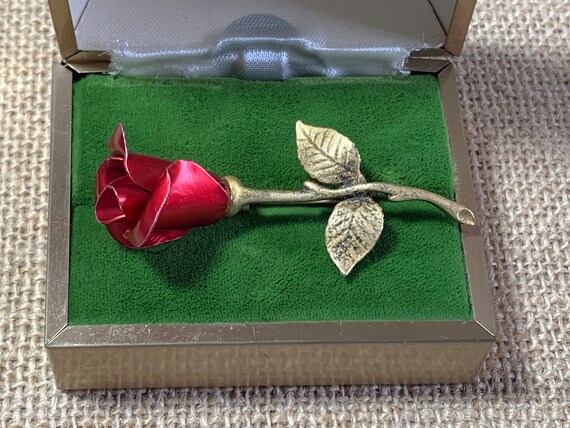 Red rose sale brooch