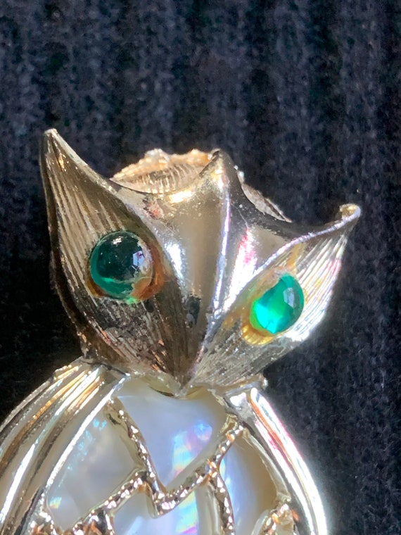 Adorable Mother of Pearl Jelly belly Owl with Bea… - image 1