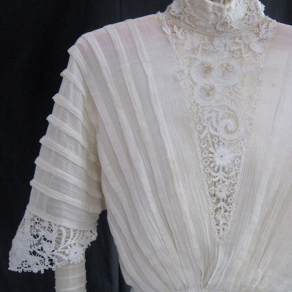 Antique blouse, 1900s, 1910s, Downton Abbey, Edwardian, wedding, lrish lace, Steampunk, small and truly exqusite