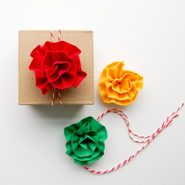 christmas gift topper. holiday gift wrap. holiday gift topper. rosette gift topper. fabric flower gift toppers. custom. set of 6.