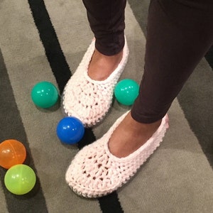 PATTERN Crochet Slippers, cosy cancer slippers, mom slippers, easy beginner crochet, 2 sizes, PDF, digital download
