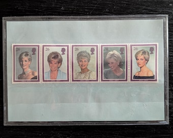 Set di francobolli vintage degli anni '90 dedicato alla Principessa Diana, con certificato di autenticità.