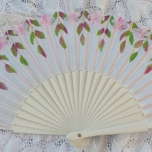 abanico de madera pintado a mano