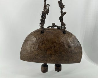 Campana de vaca grande de madera tallada a mano, antigua/vintage, de 30 x 20 cm (12 x 8 pulgadas), estilo primitivo.