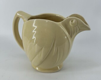 Jarra vintage de cerámica McCoy de los años 40, color amarillo crema, con forma de pájaro, ideal para la decoración de una casa de campo o cocina.