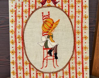 Vintage Sunbonnet Girl Embroidery – Hand-Stitched Linen Wall Art