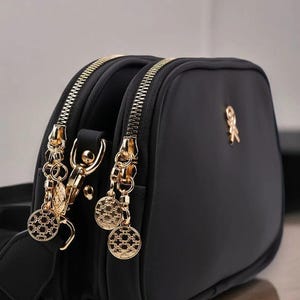 Creme 3-Fach Buzy Satin Kunstleder Verstellbarer Riemen Alltag Schultertasche für Frauen
