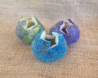 Needle felted easter egg, refillable felted egg, Easter basket, Waldorf toy, Spring Nature table, Easter Decor