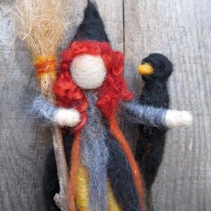 Haired rojo aguja Felted lindo Halloween bruja - diseño Original por Borbala Arvai, hecho por encargo