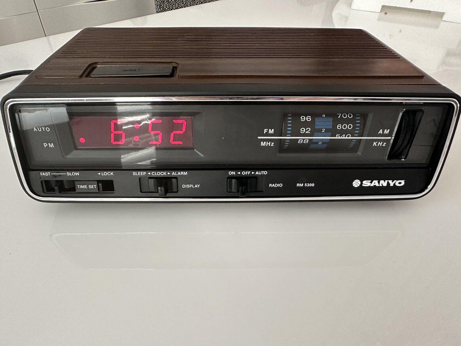 SANYODIGITAL　CLOCK　RADIO　新品未使用品　Vintage il_300x300.6534608241_s5f8.jpg