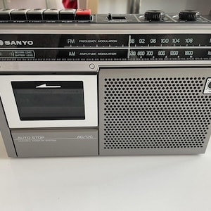VINTAGE *Neu* Sanyo M2562 AM/FM Tragbares Tonbandgerät BoomBox | Film | Stütze
